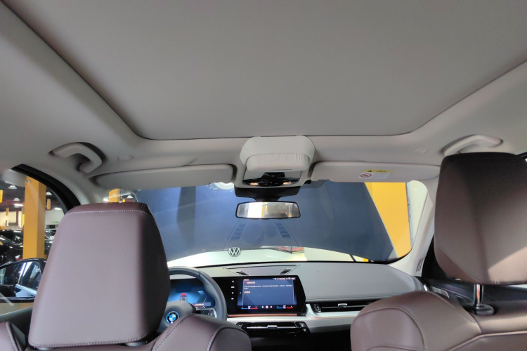 BMW iX1 2024 car image #18