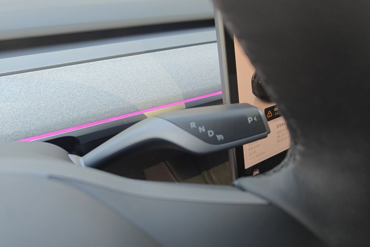 Tesla Model Y 2025 #18 Tesla Model Y 2025 car image #18