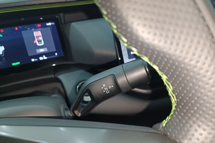 Lynk & Co 06 EM-P 2024 car image #18