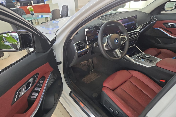 BMW i3 2024 car image #18