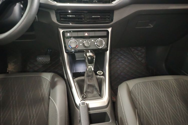 Volkswagen T-Cross 2019 car image #18