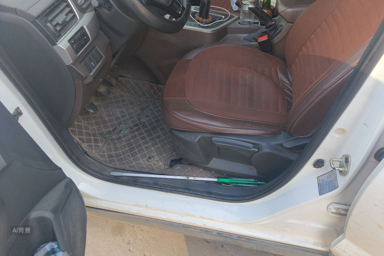 Forthing JOYEAR X5 2017 car image #18