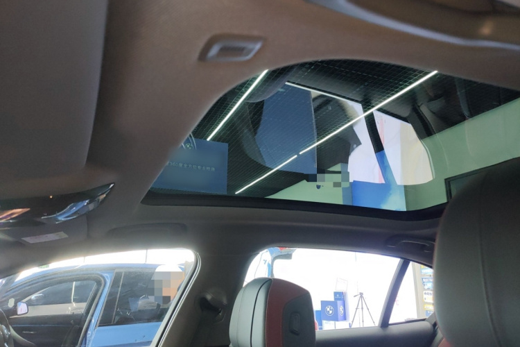 BMW i5 2025 car image #18