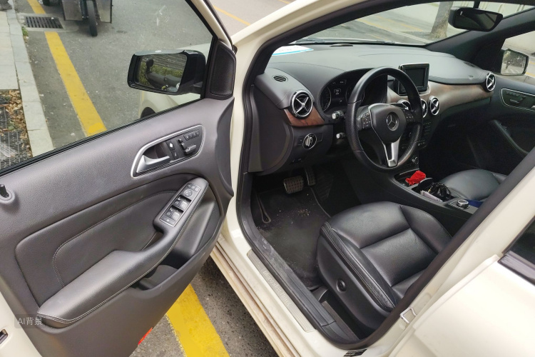 Mercedes-Benz B Class 2013 car image #18