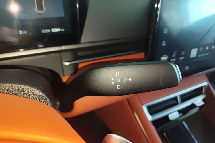 BYD Tang L 2025 صورة سيارة #18