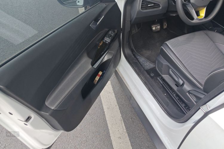 Volkswagen ID.3 2023 car image #18