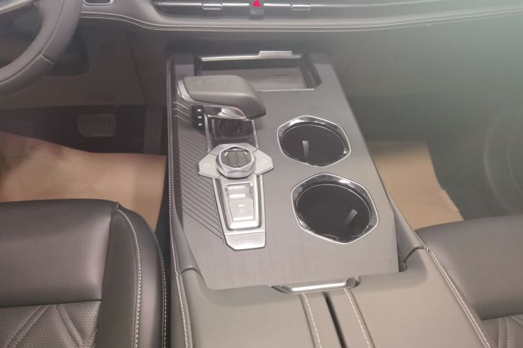 Changan UNI-K iDD 2025 #18 Changan UNI-K iDD 2025 car image #18