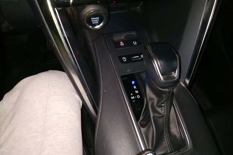 Toyota Venza 2024 صورة سيارة #18