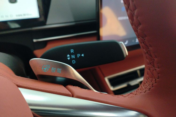 BYD Tang L 2025 immagine di auto #18