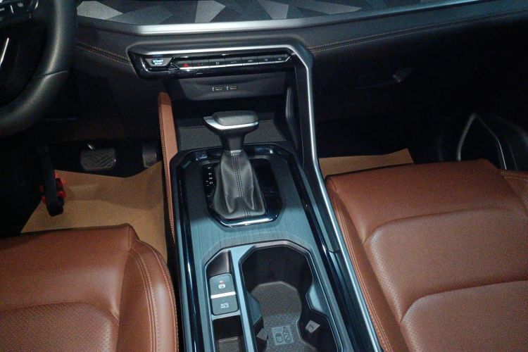 GEELY Vision X6 2022 immagine di auto #18