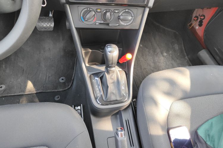 Skoda Rapid Spaceback 2018 car image #18