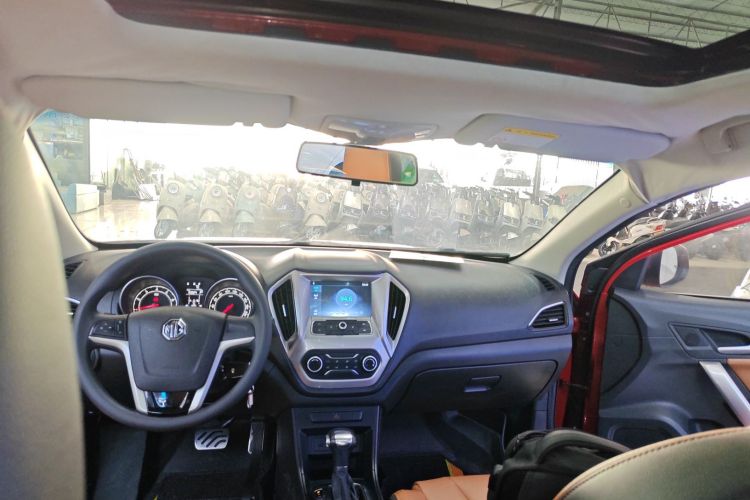 MG GT 2017 car image #18