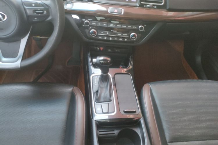 Kia K5 2017 imagen de coche #18