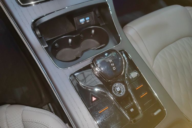 BYD Han 2024 car image #18