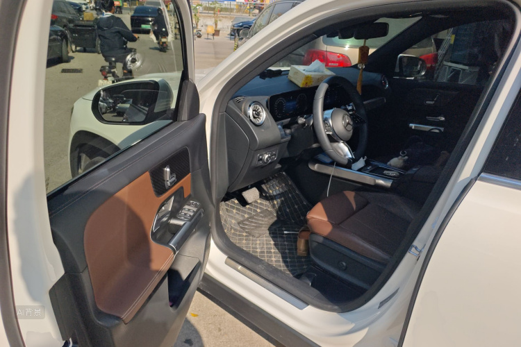 Mercedes-Benz GLB Class 2024 #18 Mercedes-Benz GLB Class 2024 car image #18