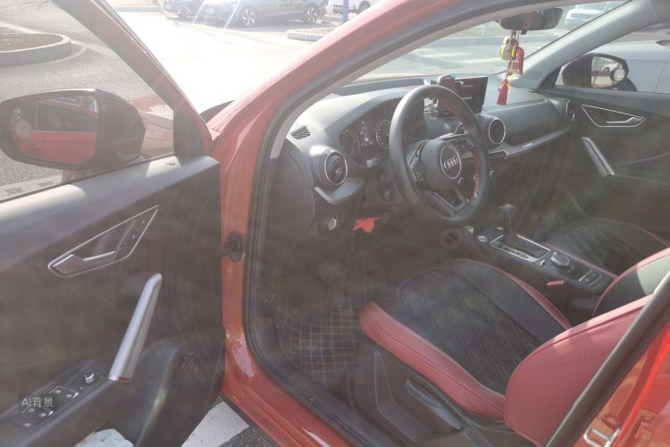 Audi Q2L 2020 car image #18