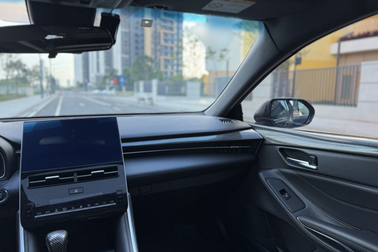 Toyota Avalon 2023 car image #18