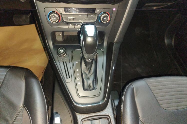 Ford Focus 2016 image de voiture #18