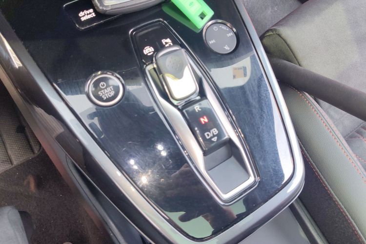 Audi Q5 e-tron 2022 #18 Audi Q5 e-tron 2022 صورة سيارة #18