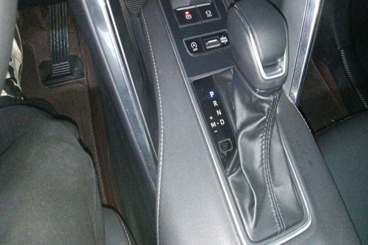 Toyota Venza 2023 صورة سيارة #18