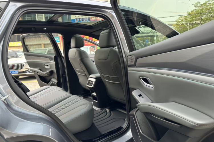 BYD SongL DM-i 2025 car image #18