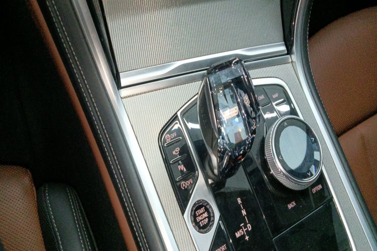 BMW 8 Series 2020 car image #18