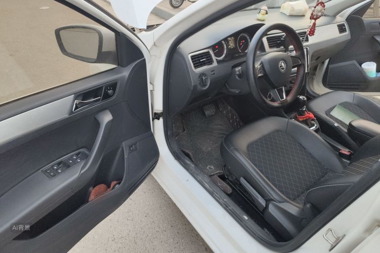 Skoda Rapid 2018 car image #18