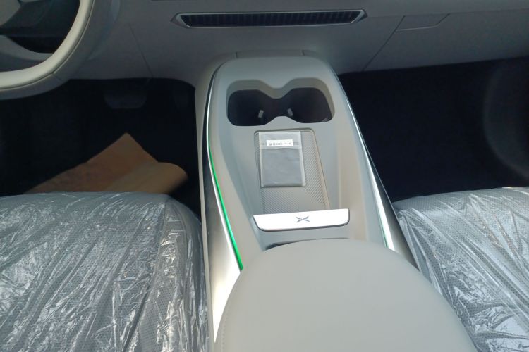 Xpeng MONA M03 2025 immagine di auto #18