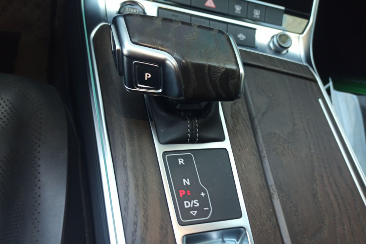 Audi A6L New Energy 2022 car image #18