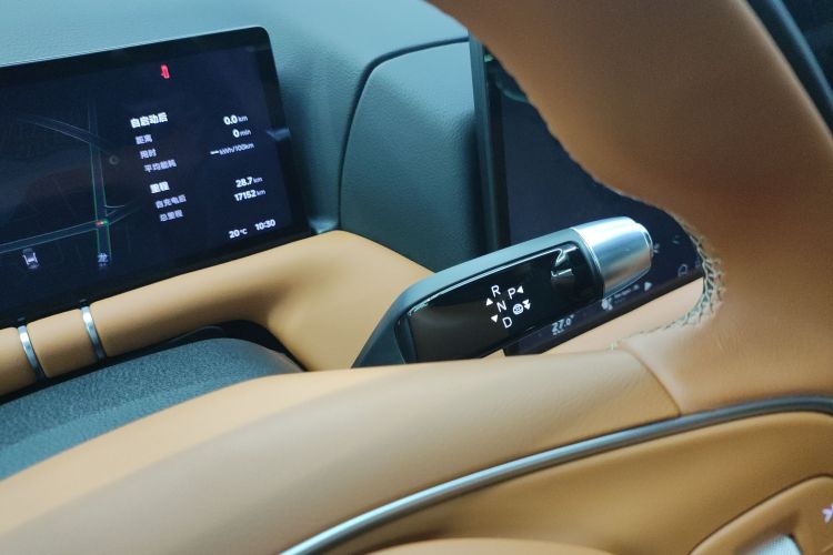 Xpeng G9 2025 immagine di auto #18