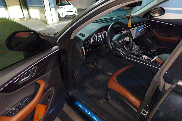 Audi Q8 2021 car image #18