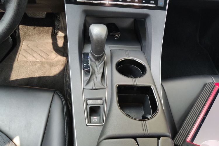 Toyota Avalon 2021 car image #18