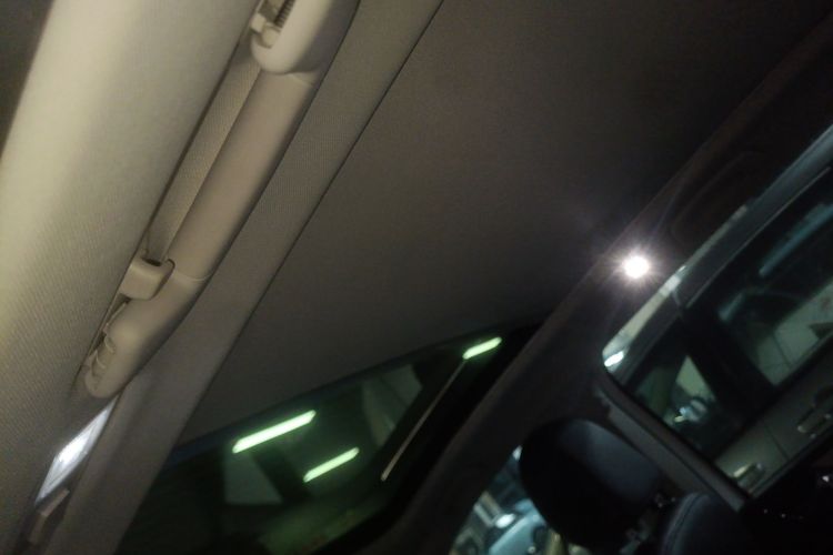 Volkswagen Touran 2018 car image #18