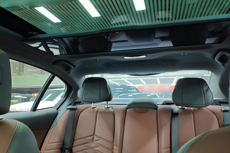 BMW i5 2024 immagine di auto #18