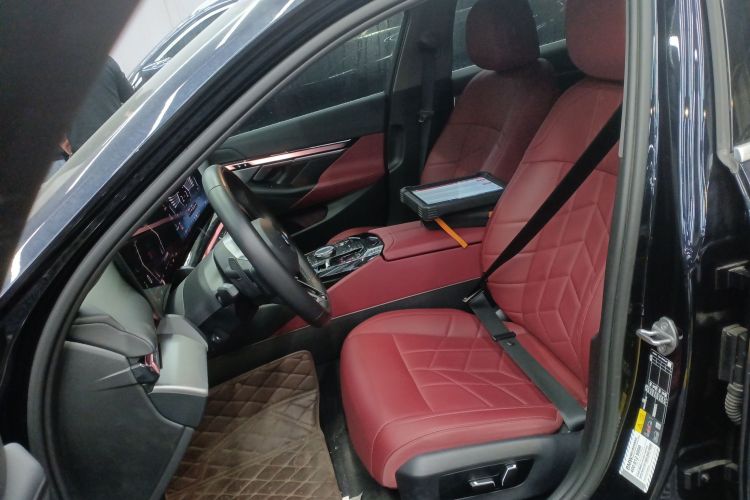 BMW i5 2024 car image #18