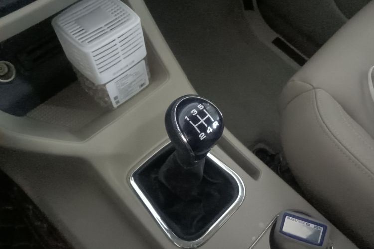 Forthing Lingzhi 2020 #18 Forthing Lingzhi 2020 car image #18