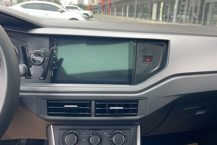 Volkswagen Polo 2019 car image #18