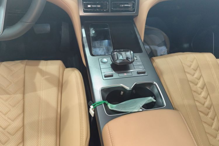 BYD SongL DM-i 2025 #18 BYD SongL DM-i 2025 car image #18