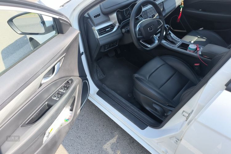 GEELY Emgrand 2019 car image #18