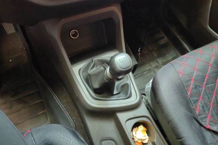 Wuling Hongguang V 2022 immagine di auto #18