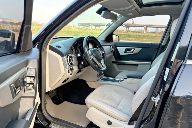 Mercedes-Benz GLK Class 2015 car image #18