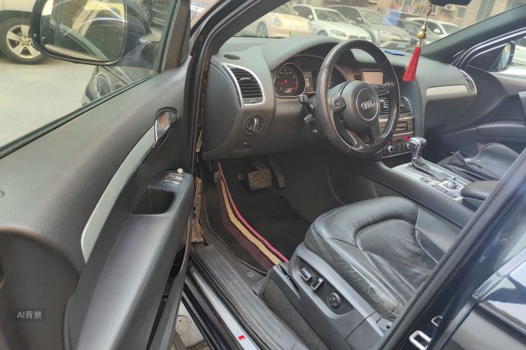 Audi Q7 2012 car image #18