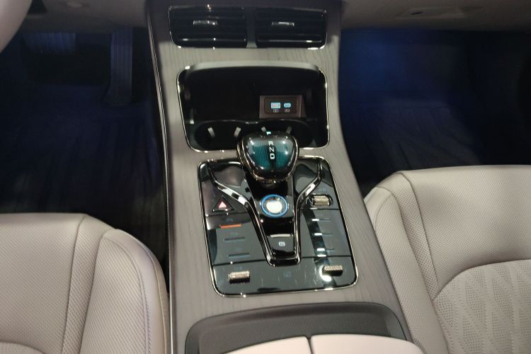 BYD Han 2024 car image #18