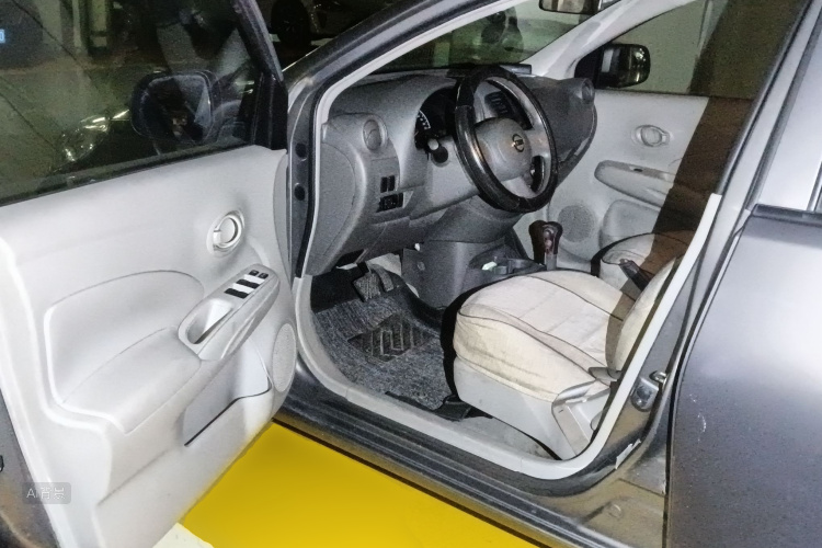 Nissan Sunny 2013 #18 Nissan Sunny 2013 car image #18