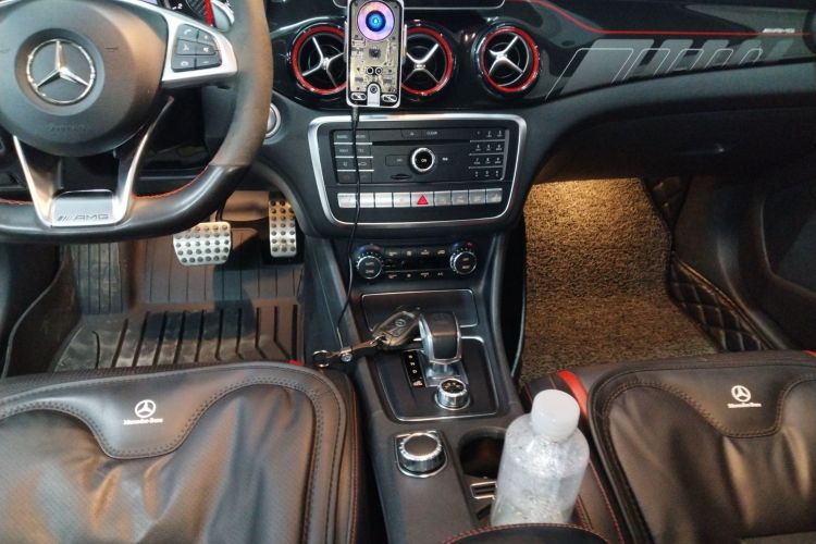 Mercedes-Benz GLA AMG 2018 imagem de carro #18