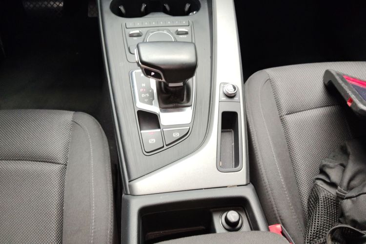 Audi A4L 2018 car image #18