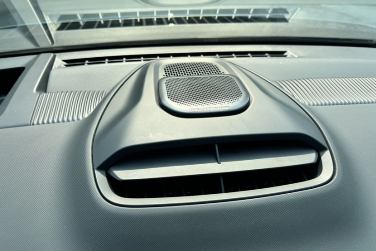 Lynk & Co 2025 car image #18