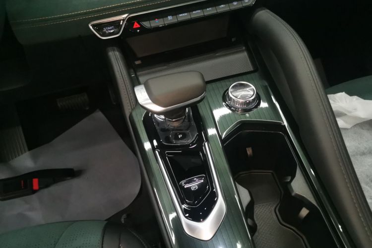 GEELY 2025 #18 GEELY 2025 car image #18