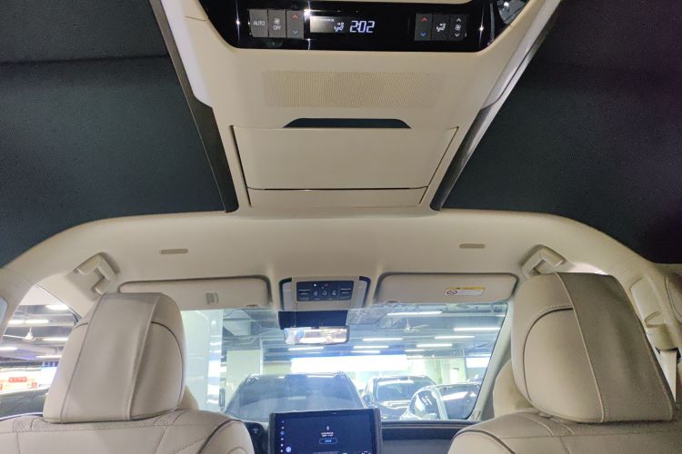 Toyota Vellfire 2024 car image #18