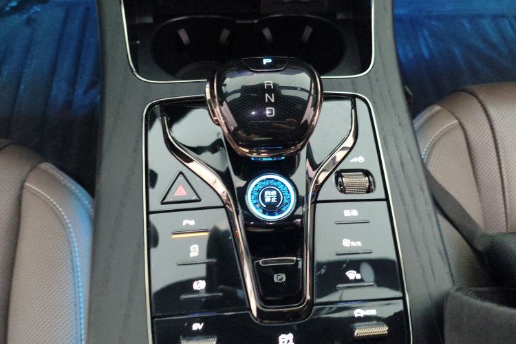 BYD Han 2024 car image #18
